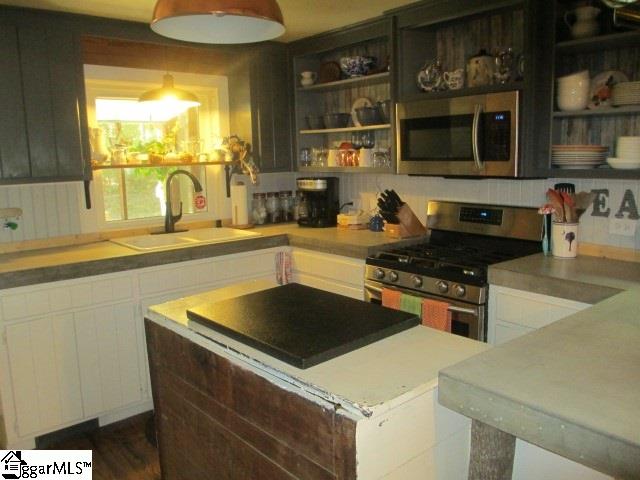 305 Lake Cheohee Road Tamassee, SC 29686 - Photo 15 of 32 Gallery Image 15
