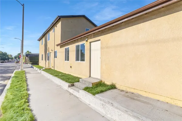 $929,000 | 2027 East 105th Street, Los Angeles, CA 90002