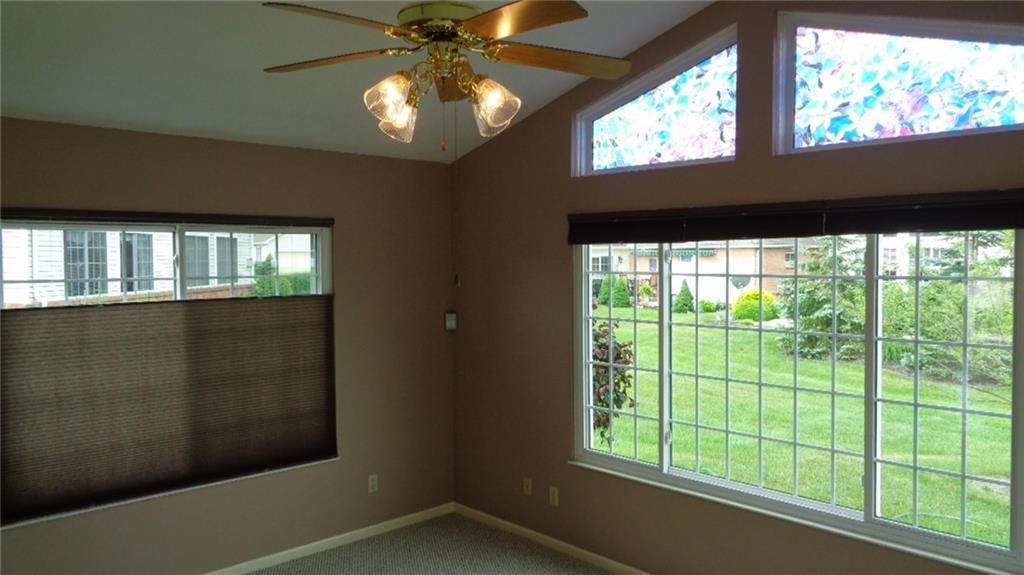 1860 Golfview Drive, Unit 53 Springfield, OH 45502 - Photo 4 of 35