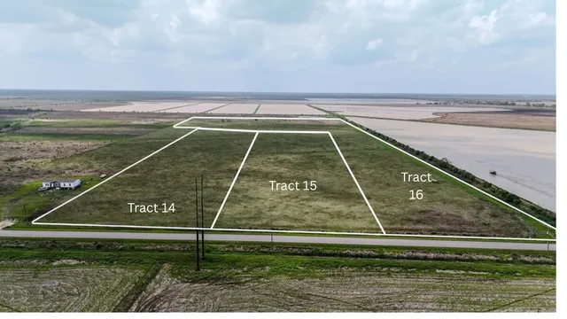 a view of a tennis court