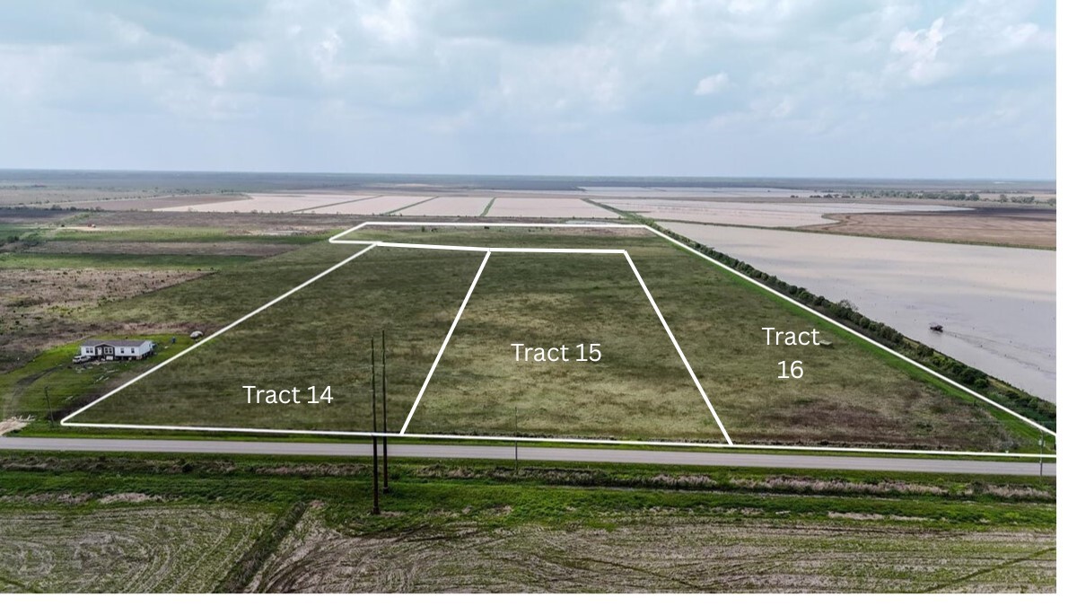 15 Wilber Winnie, TX 77665 - Photo 1 of 6 a view of a tennis court