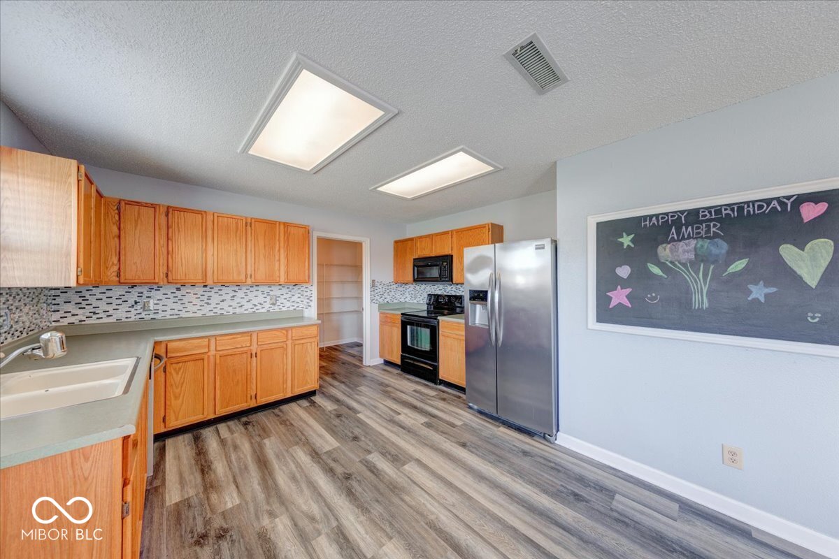 389 Springfield Circle Greenwood, IN 46143 - Photo 13 of 36