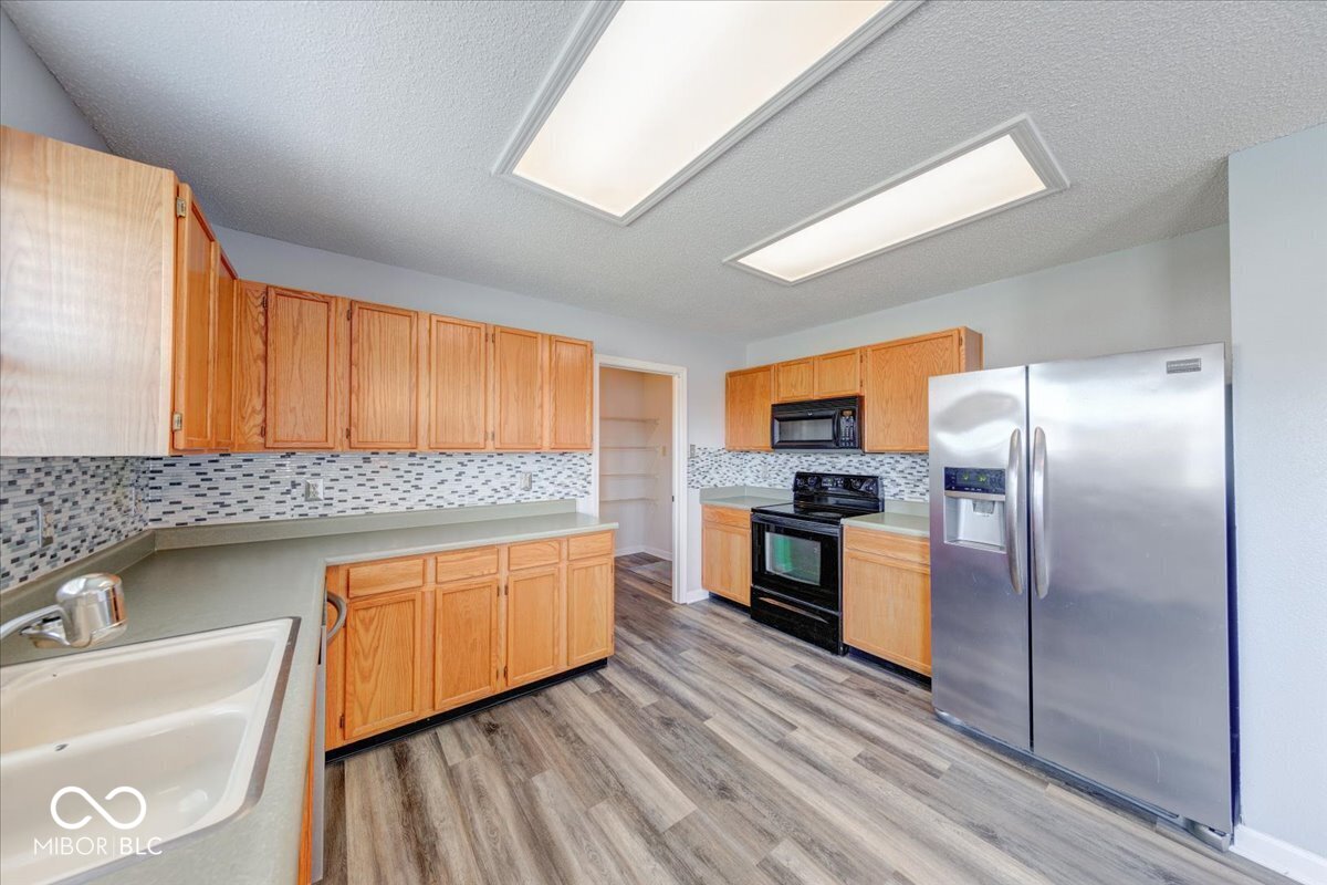 389 Springfield Circle Greenwood, IN 46143 - Photo 14 of 36