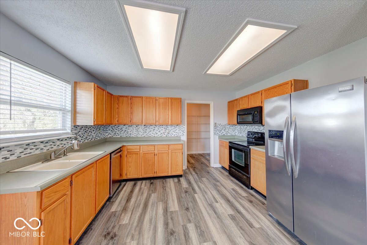 389 Springfield Circle Greenwood, IN 46143 - Photo 15 of 36