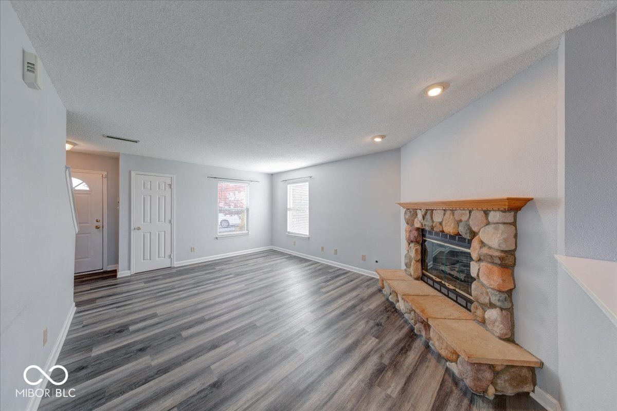 389 Springfield Circle Greenwood, IN 46143 - Photo 5 of 36