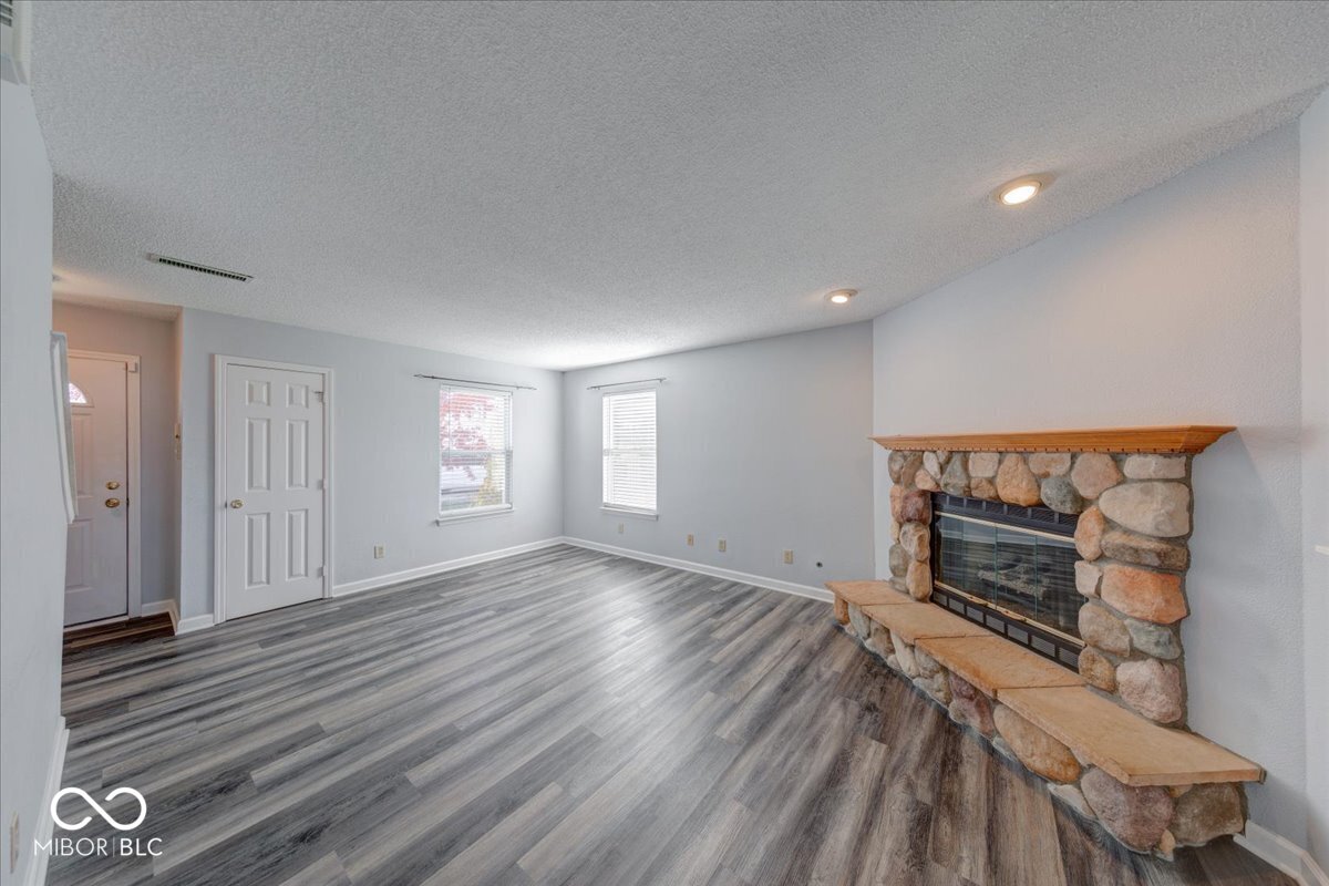 389 Springfield Circle Greenwood, IN 46143 - Photo 6 of 36