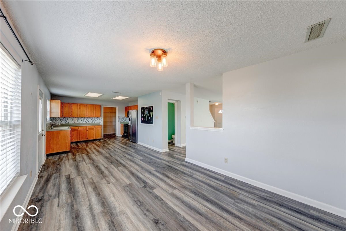 389 Springfield Circle Greenwood, IN 46143 - Photo 8 of 36