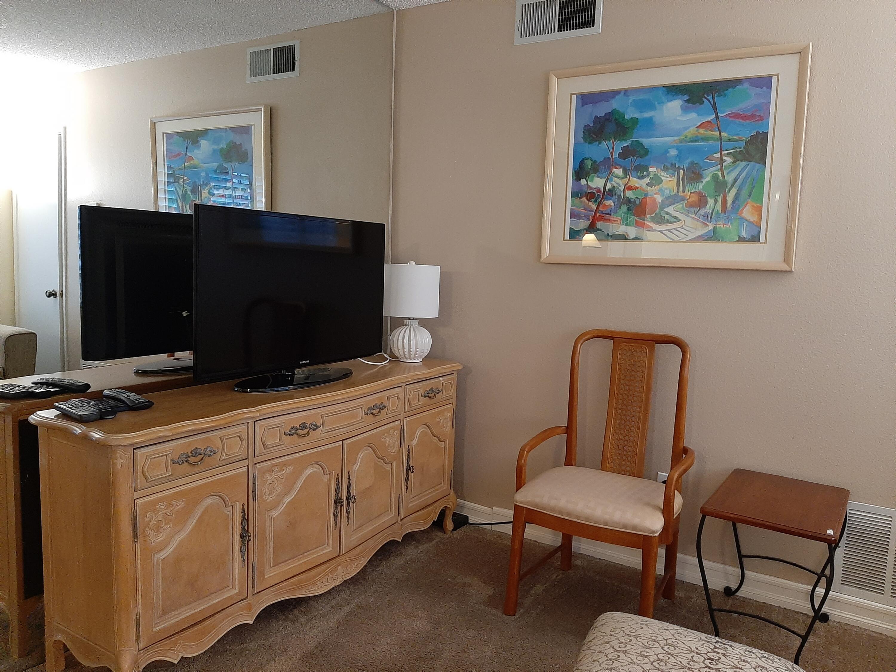 1100 East Amado Road, Unit 14D1 Palm Springs, CA 92262 - Photo 4 of 18 a room with furniture and a flat screen tv