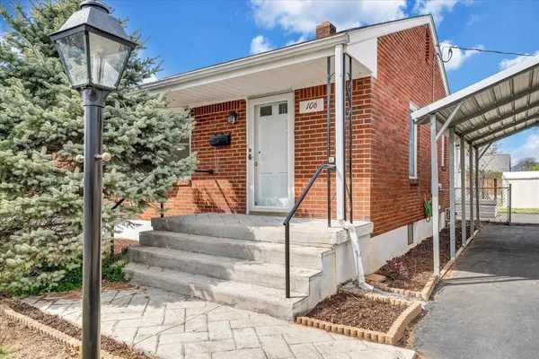 $279,500 | 106 Hurst Avenue Northeast, Roanoke, VA 24012