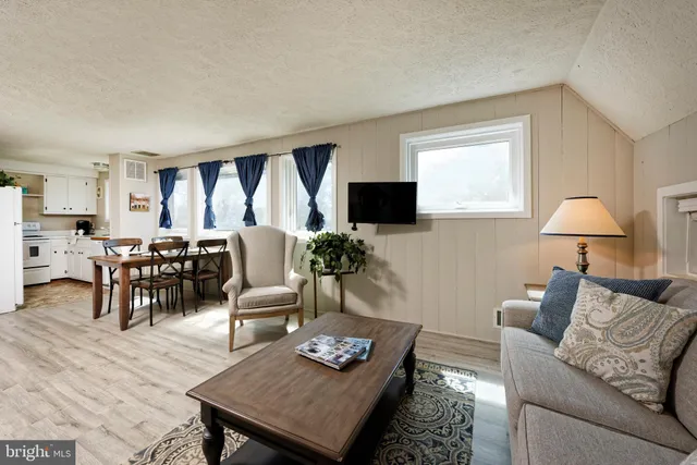 $2,295,000 | 6951 Hilltop Lane, Marshall, VA 20115