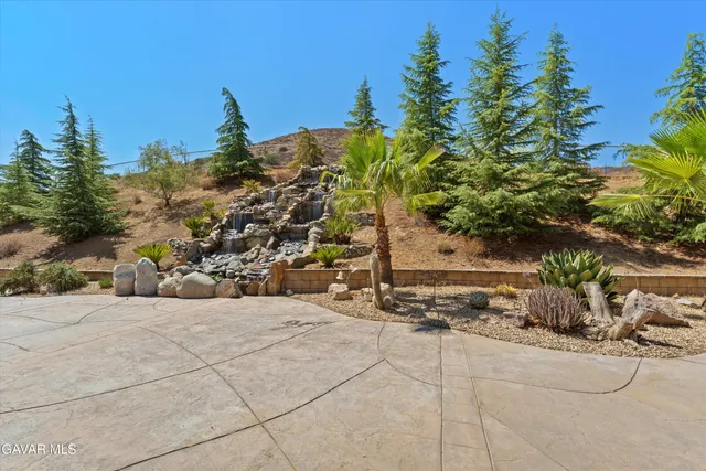 a house view with sitting space and sitting space