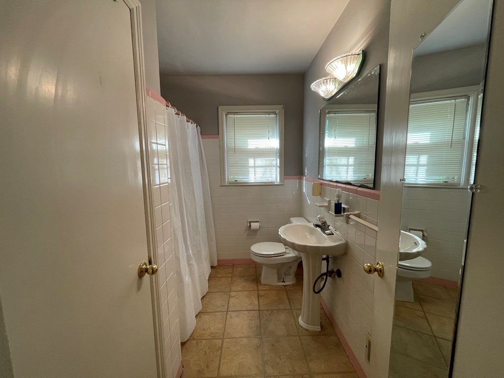 209 Teel Road West Point, GA 31833 - Photo 15 of 22 2nd Bathroom