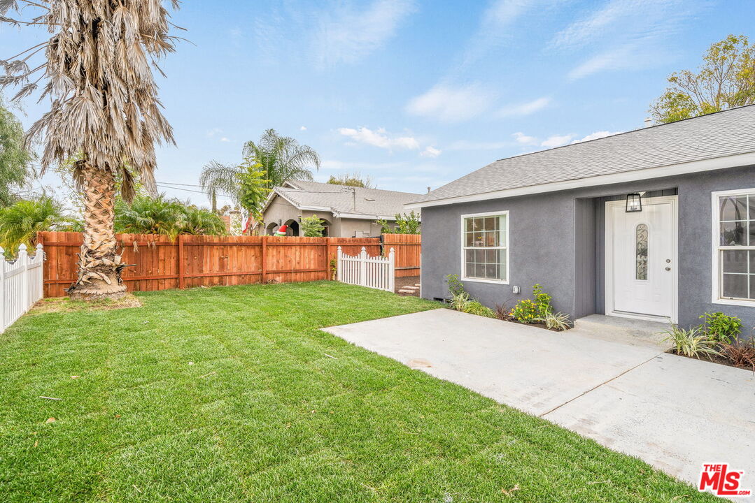 6860 Murray Street Riverside, CA 92504 - Photo 6 of 38 a view of a backyard with a garden and plants