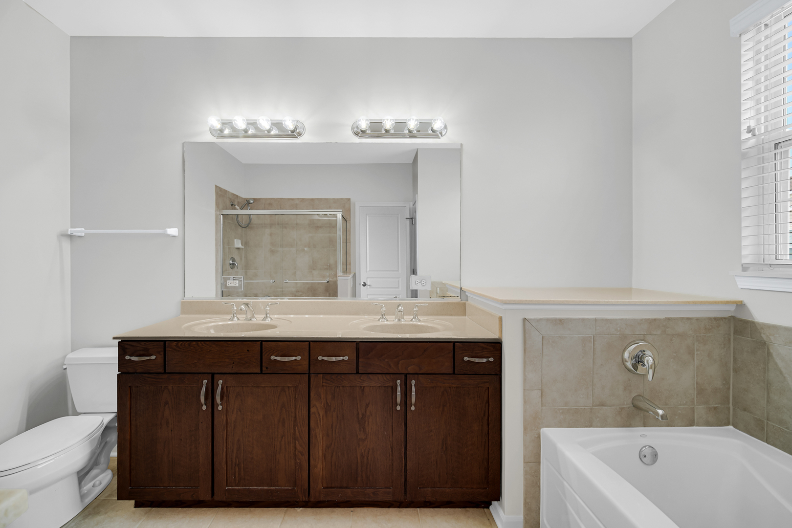 1343 Scarboro Road Schaumburg, IL 60193 - Photo 14 of 25