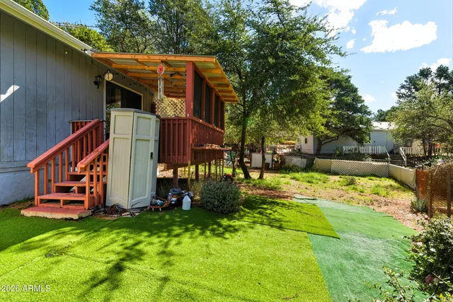 a view of a house with backyard