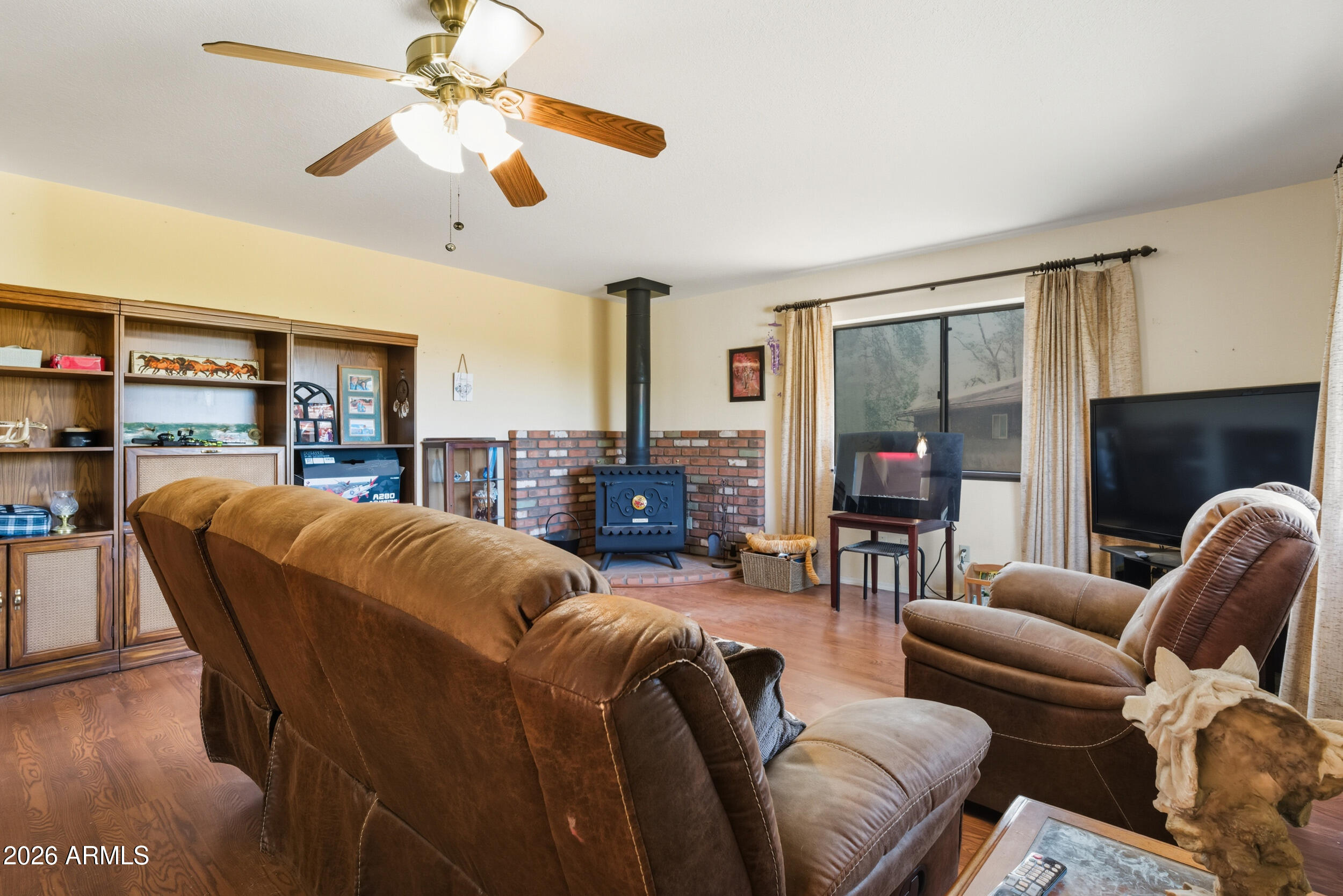 607 East Drowsey Circle Payson, AZ 85541 - Photo 7 of 33 a living room with furniture and a flat screen tv