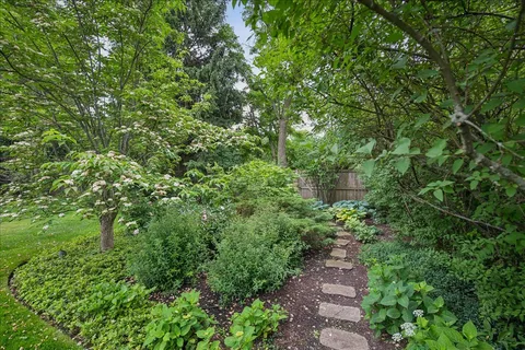 $2,099,000 | 920 Pine Tree Lane, Winnetka, IL 60093