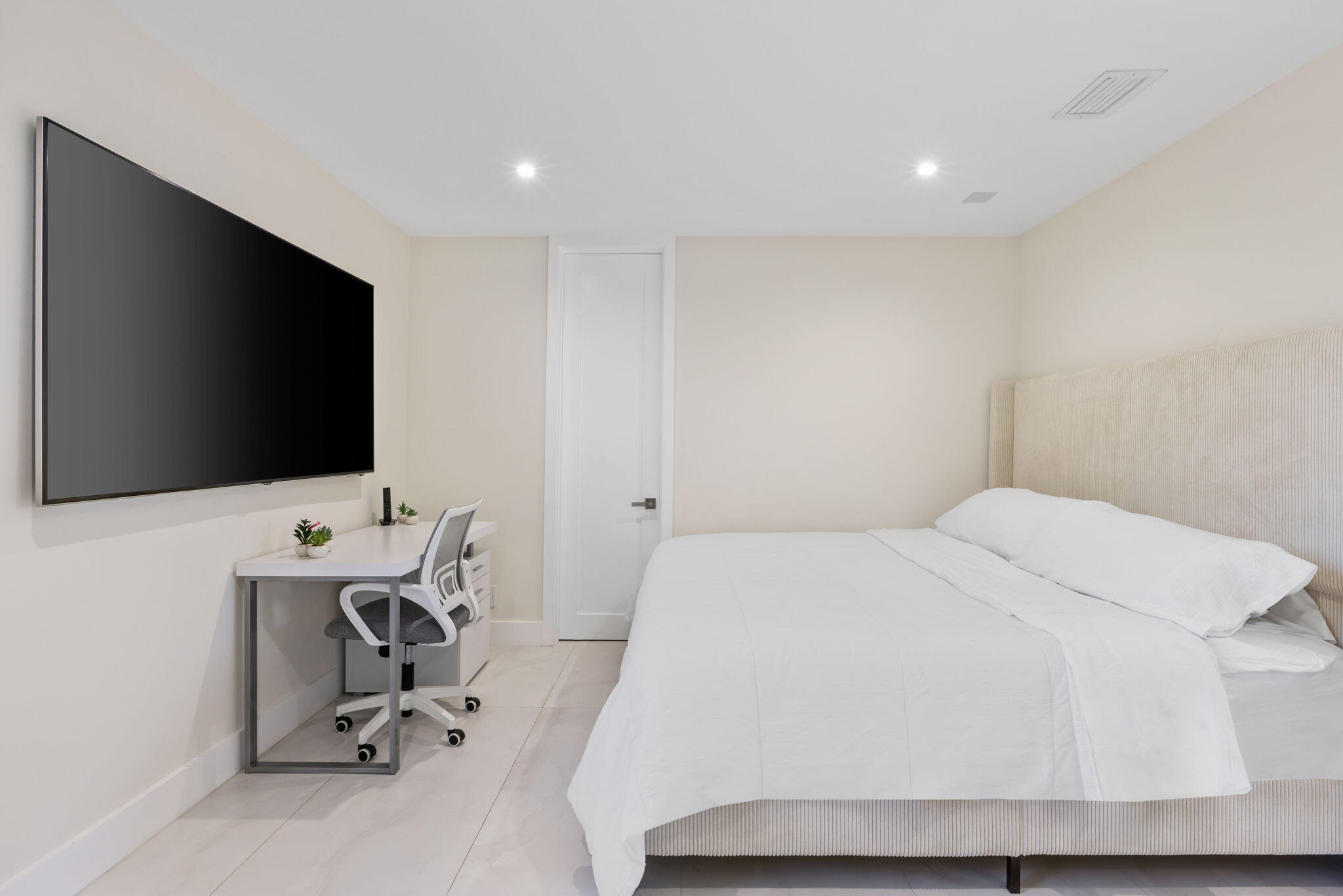 23323 La Vida Way Boca Raton, FL 33433 - Photo 24 of 38 Guest Bedroom 1