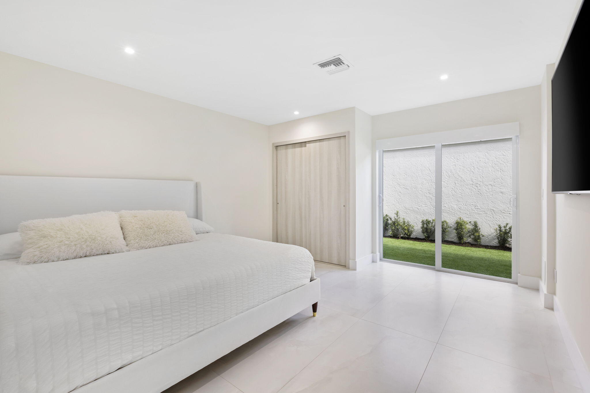 23323 La Vida Way Boca Raton, FL 33433 - Photo 27 of 38 Guest Bedroom 3