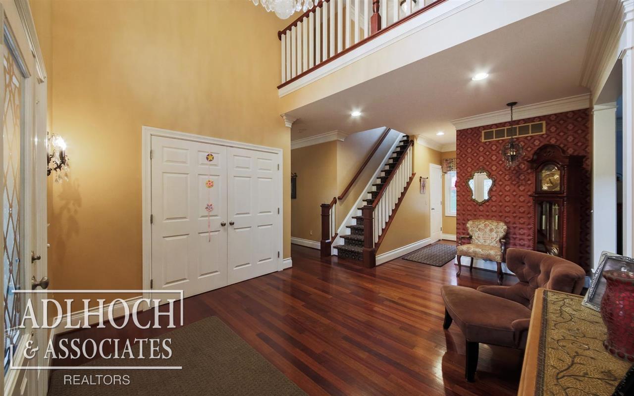 920 Shoreham Road Grosse Pointe Woods, MI 48236 - Photo 2 of 39