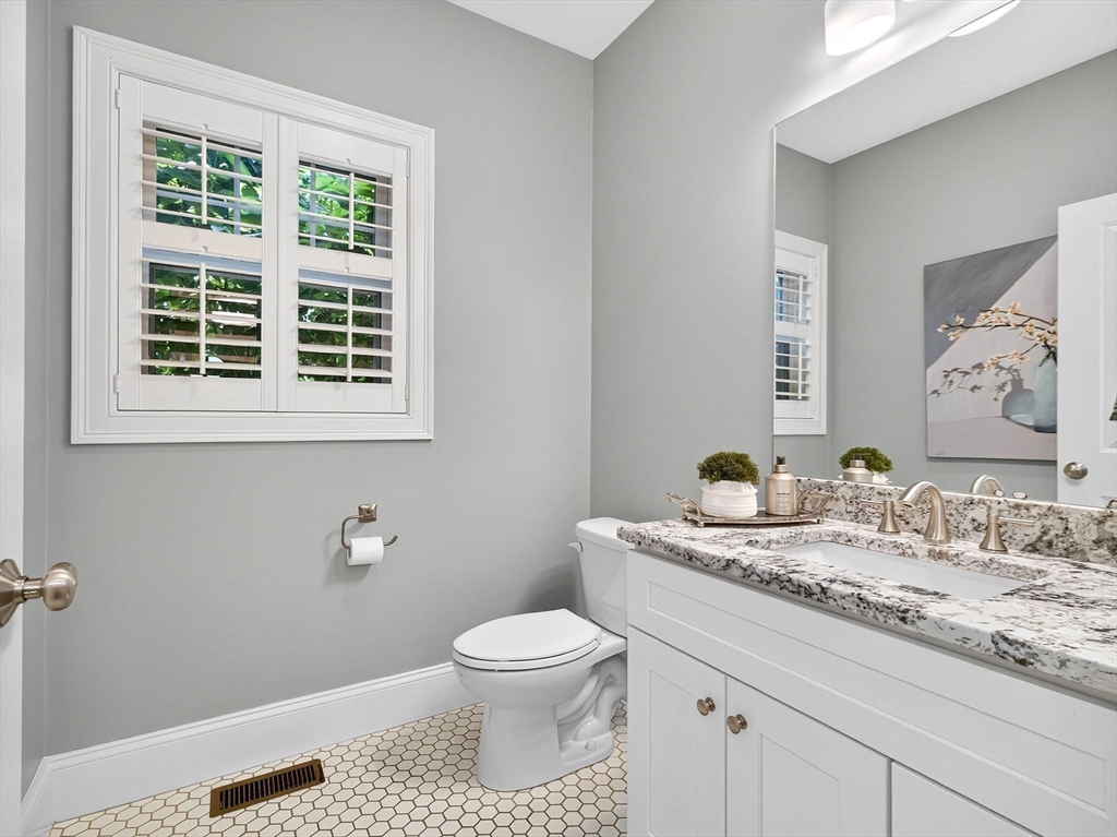 25 Bryn Mawr Road Wellesley, MA 02482 - Photo 12 of 34