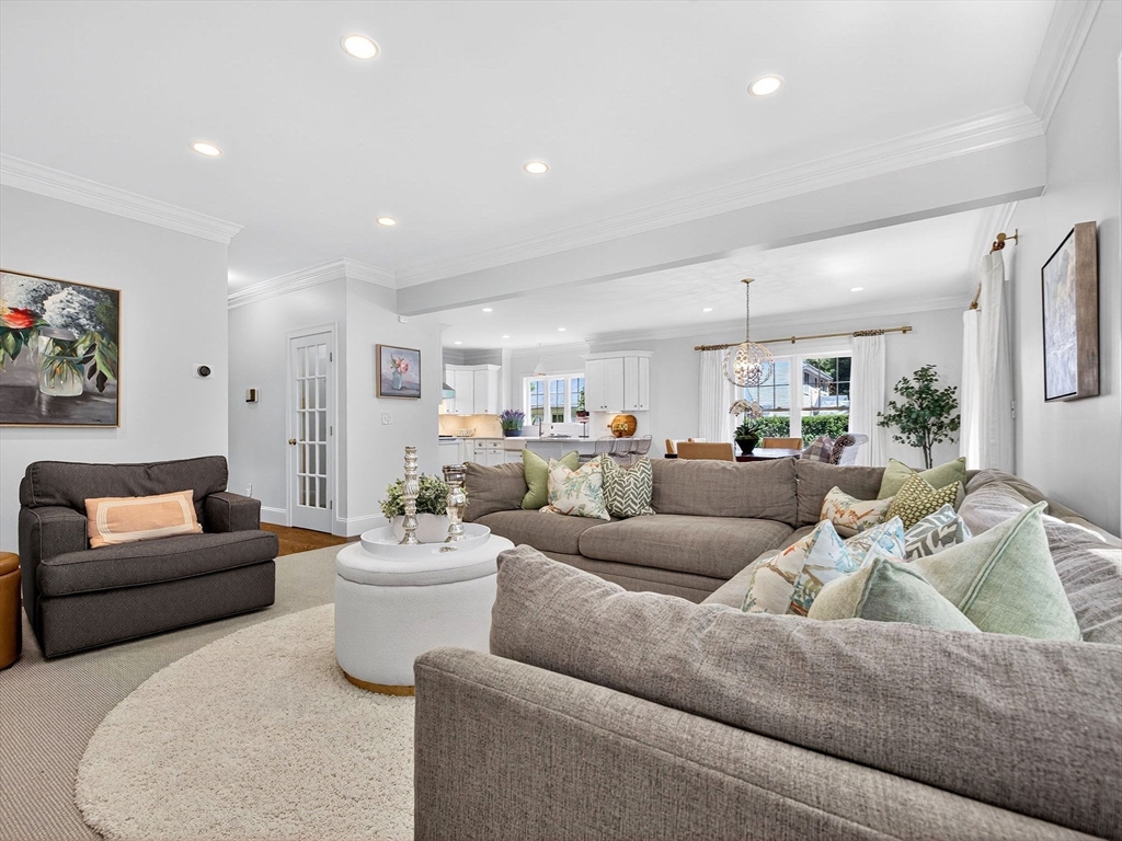 25 Bryn Mawr Road Wellesley, MA 02482 - Photo 4 of 34