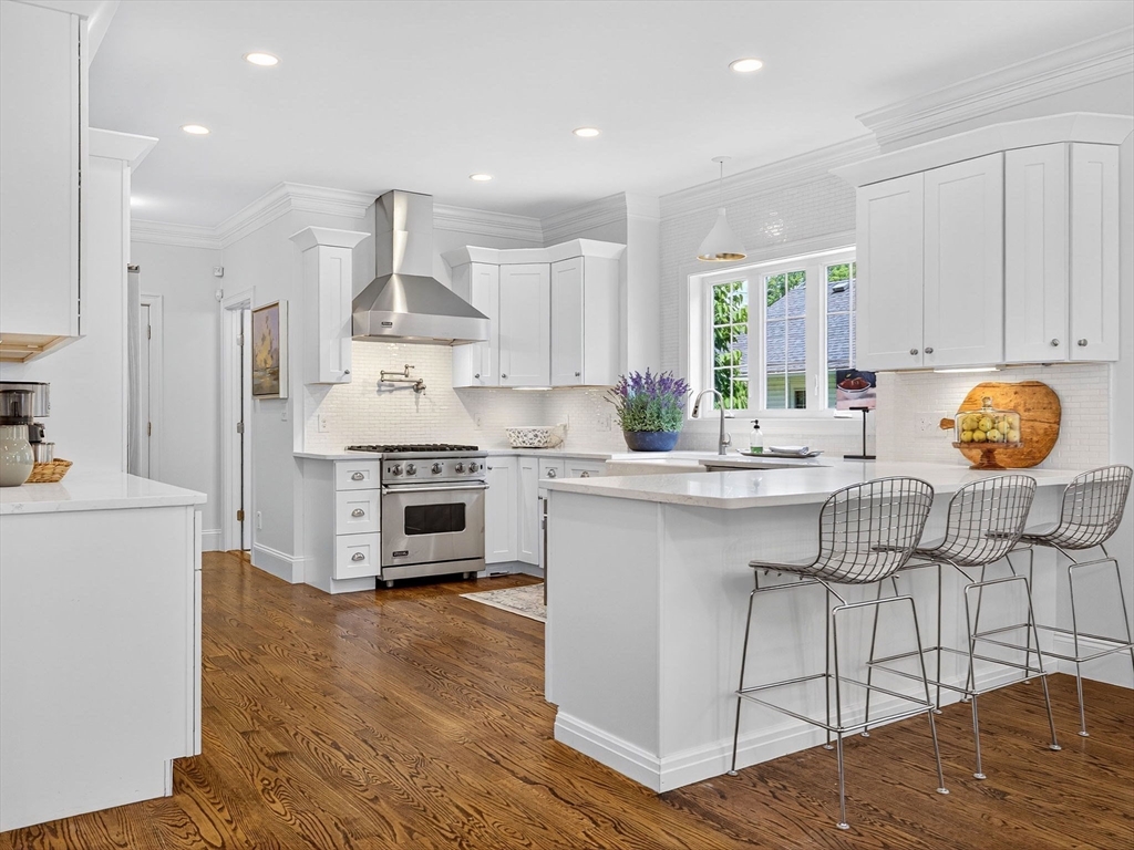 25 Bryn Mawr Road Wellesley, MA 02482 - Photo 8 of 34