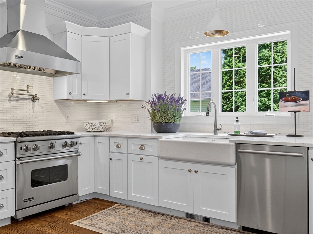 25 Bryn Mawr Road Wellesley, MA 02482 - Photo 9 of 34