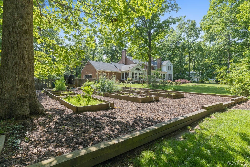 2370 Castlebridge Road Midlothian, VA 23113 - Photo 40 of 47 a view of a garden with a house