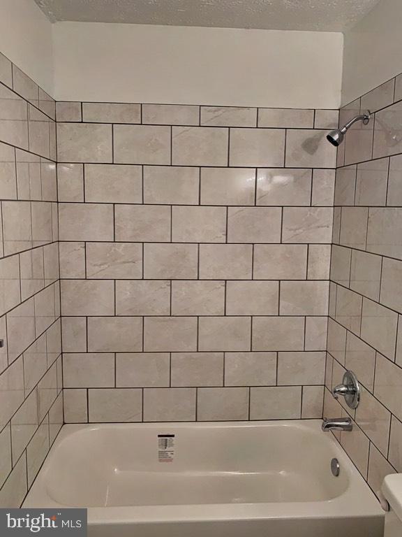 81 Johnson Road Pasadena, MD 21122 - Photo 22 of 36 Upstairs bathroom