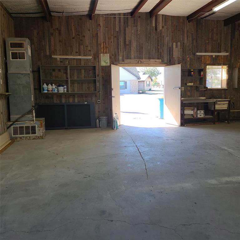 406 Epps Road Palmer, TX 75152 - Photo 6 of 40 Fully heated and cooled plus a sink.