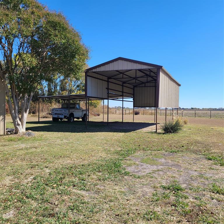 406 Epps Road Palmer, TX 75152 - Photo 9 of 40 RV and Boat ParkingTall bay has RV power connection.
