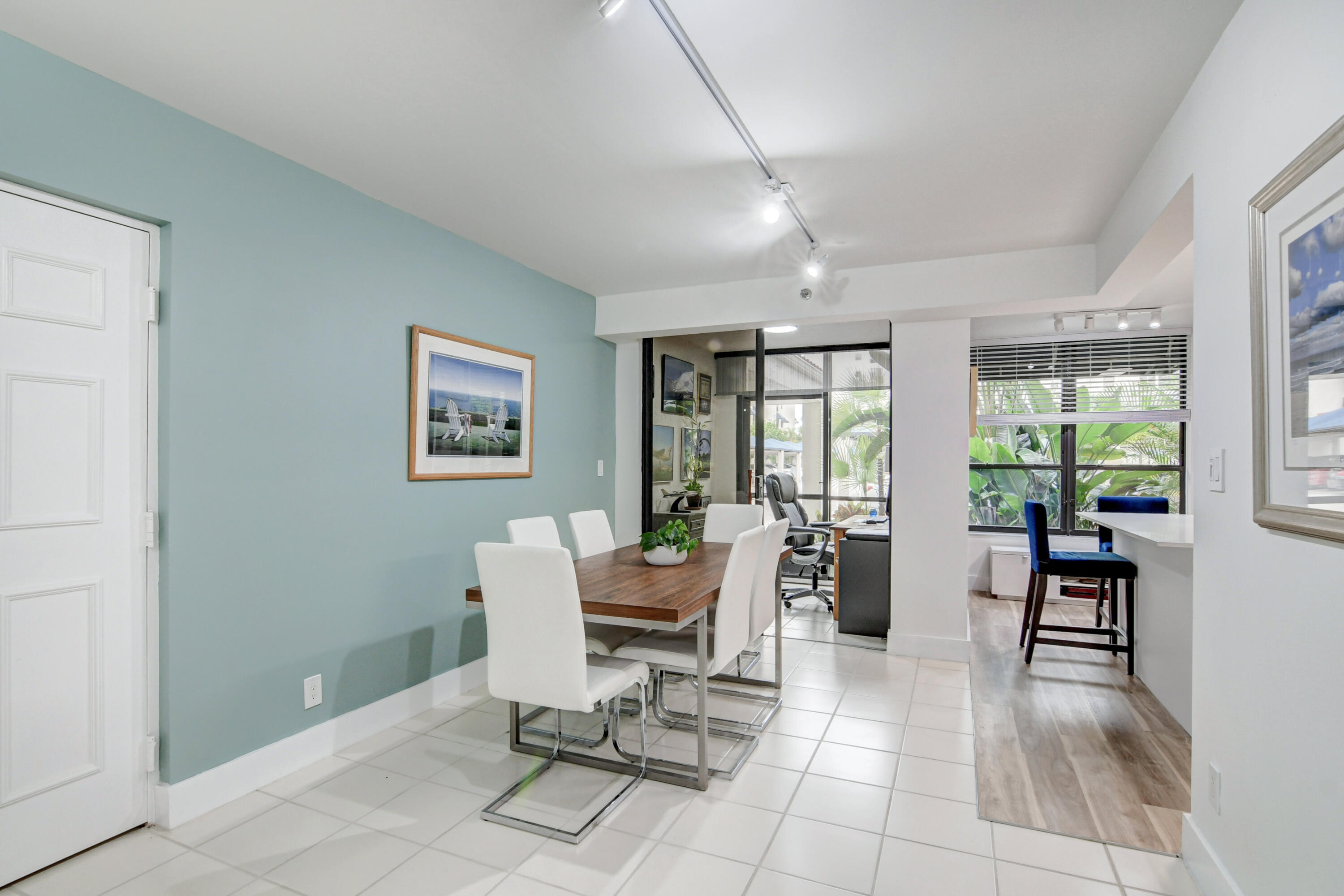 7568 Regency Lake Drive, Unit B101 Boca Raton, FL 33433 - Photo 7 of 37 Dining Room