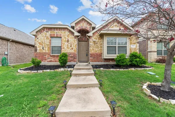 $2,100 | 9005 Holliday Lane, Aubrey, TX 76227