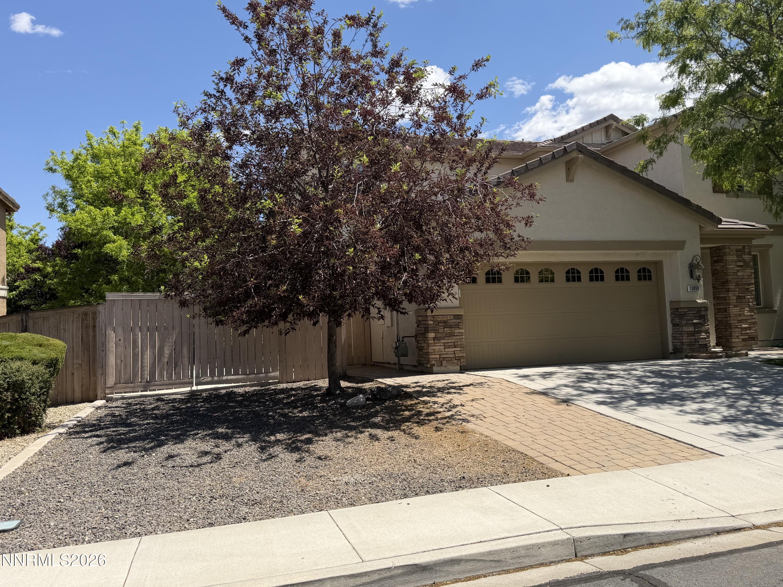 10890 Oakhaven Drive Reno, NV 89521 - Photo 3 of 28 a front view of a house with a yard