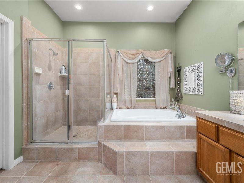 Undisclosed Address Bakersfield, CA 93314 - Photo 25 of 38 a spacious bathroom with a tub shower and sink