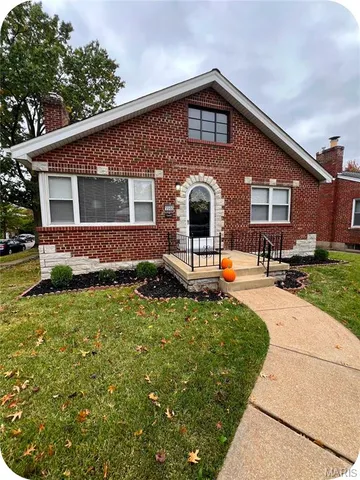 $409,000 | 5500 Lindenwood Avenue, St. Louis, MO 63109