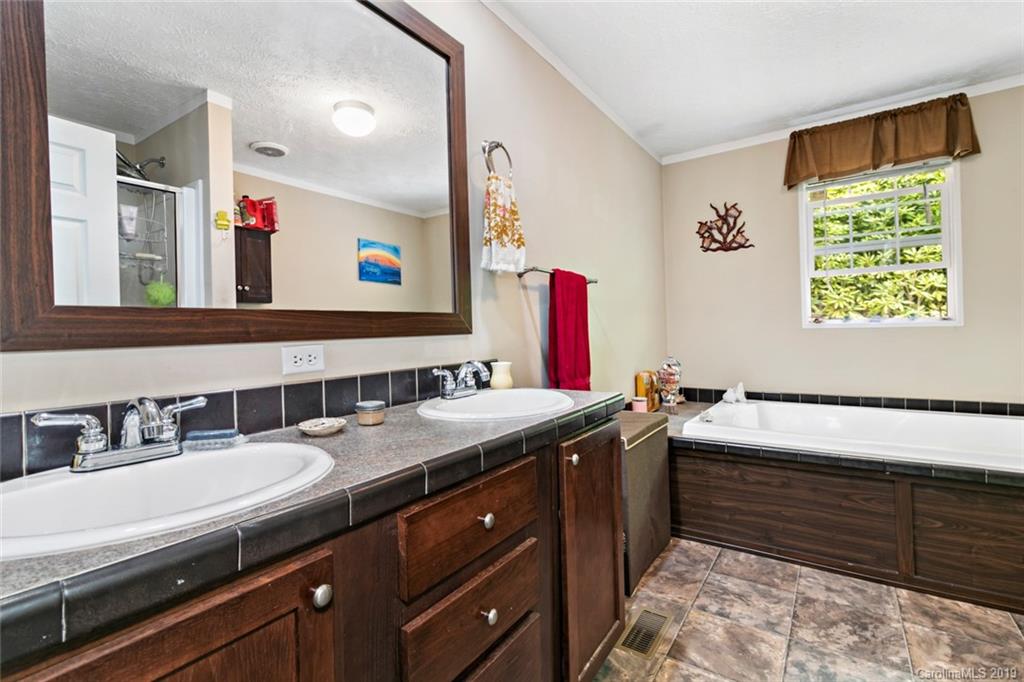1579 Old Fort Road Fairview, NC 28730 - Photo 21 of 40 Gallery Image 21