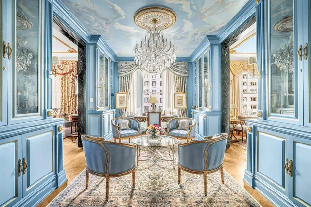 a front view of a livingroom with furniture