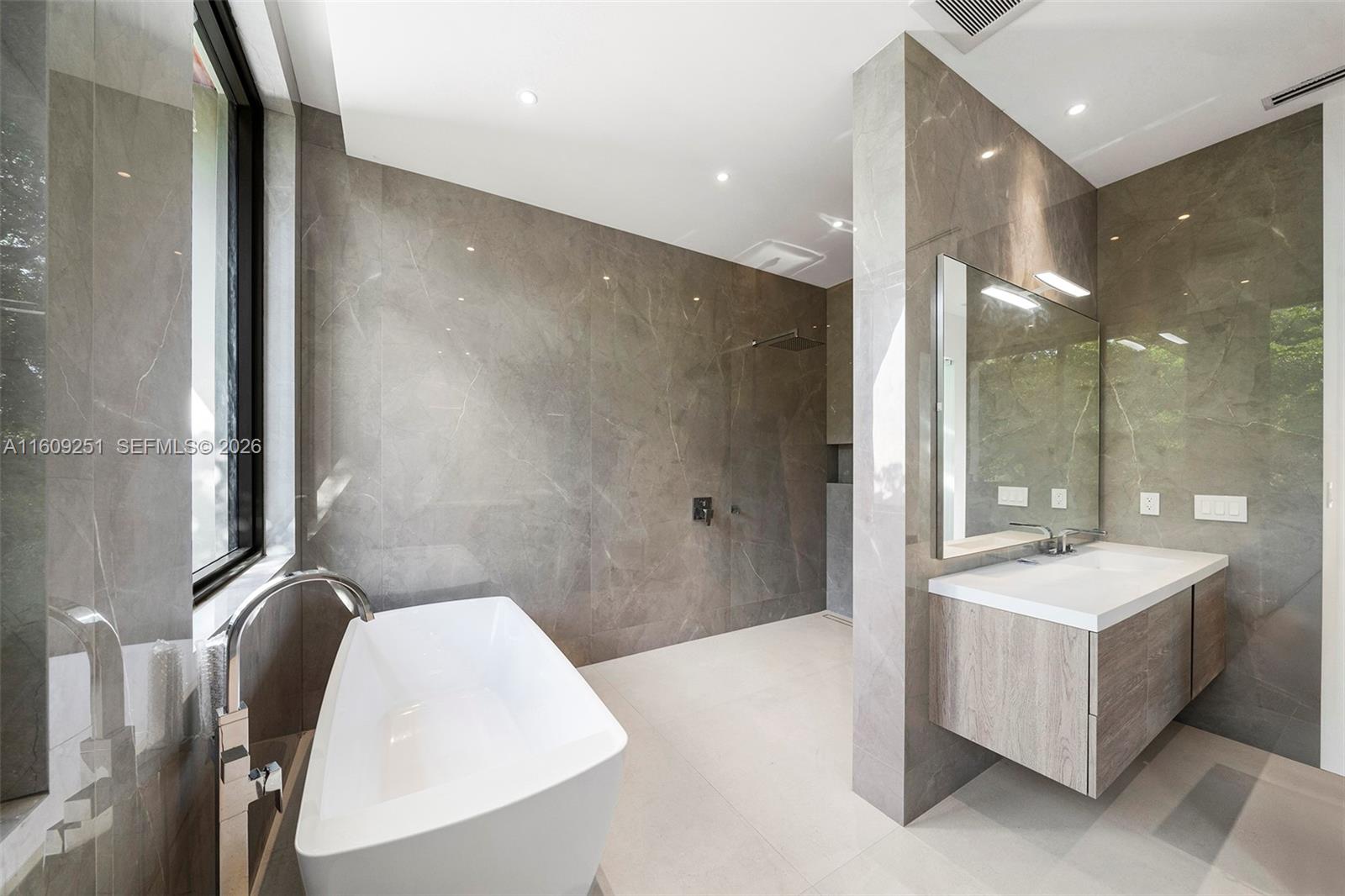 6675 Southwest 96th Street Pinecrest, FL 33156 - Photo 53 of 67 Bath tub & 2 shower heads