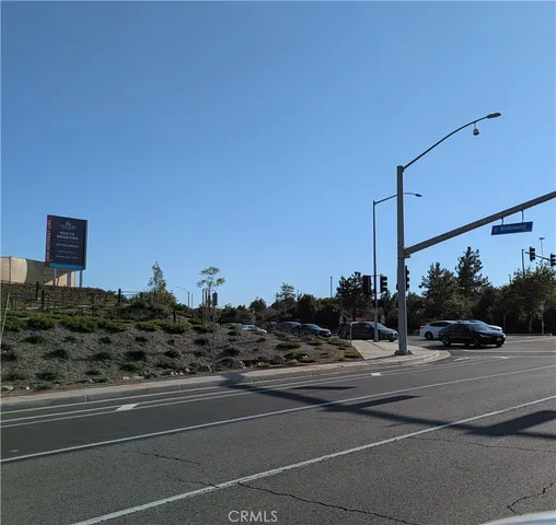a view of a parking area