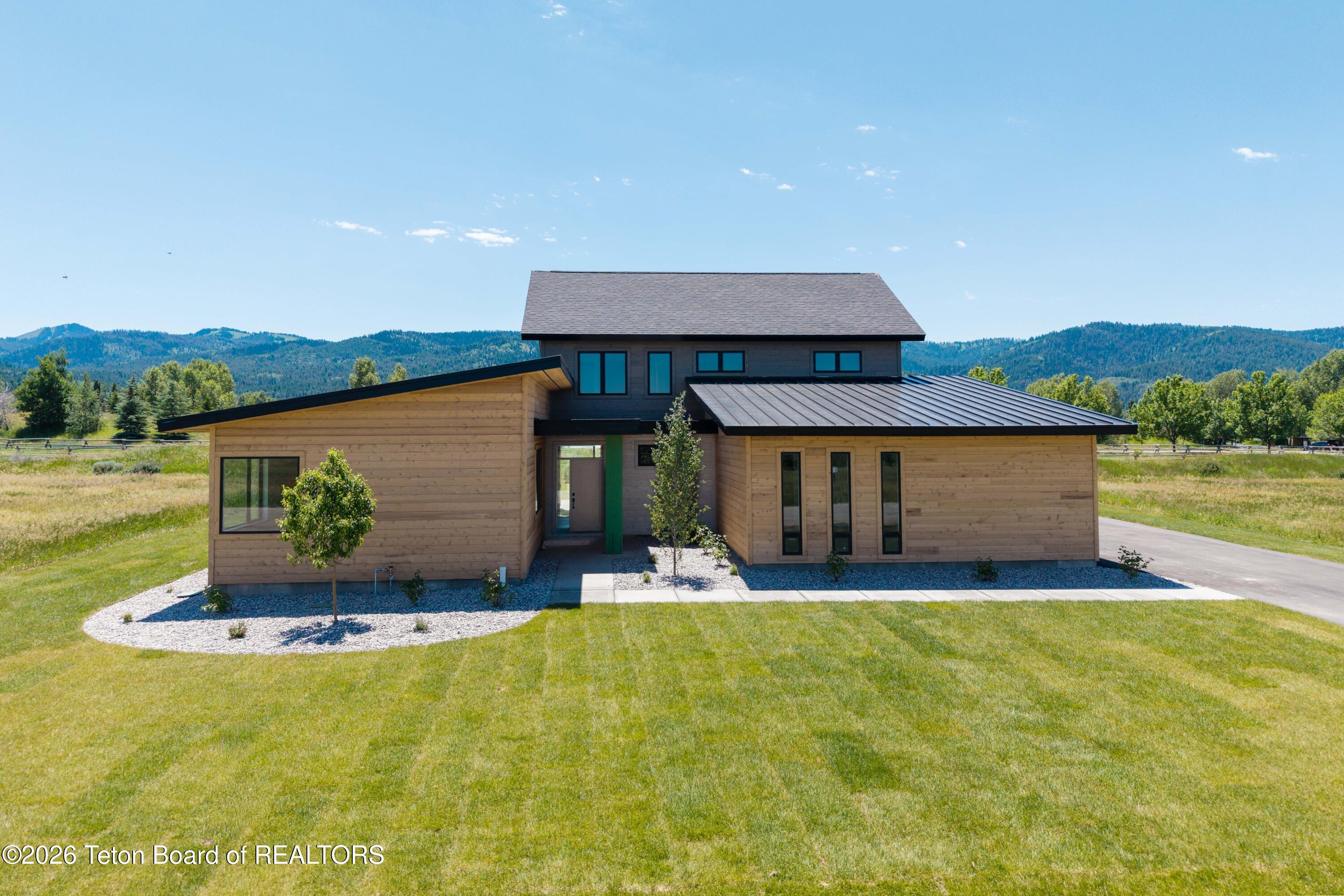 9491 Timberline Loop Victor, ID 83455 - Photo 2 of 19 Welcome home!