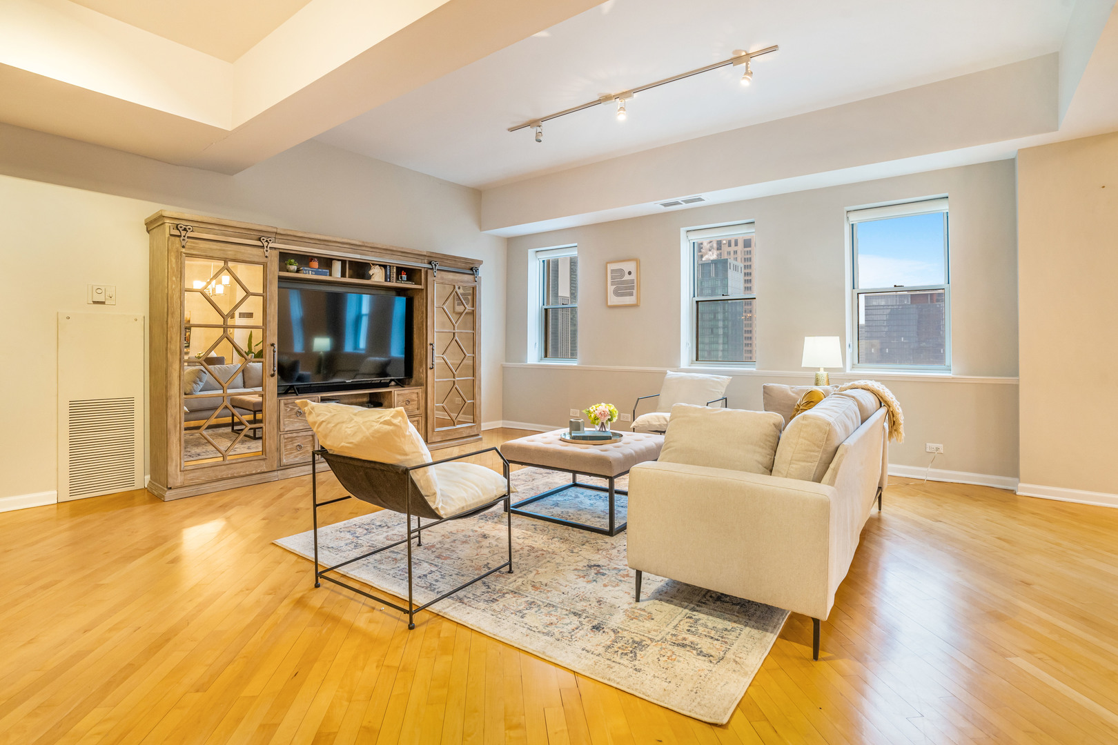 40 East 9th Street, Unit 1916D Chicago, IL 60605 - Photo 3 of 35