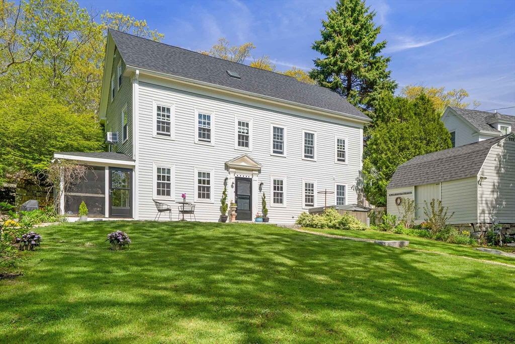 37 Walnut Street Gloucester, MA 01930 - Photo 1 of 42