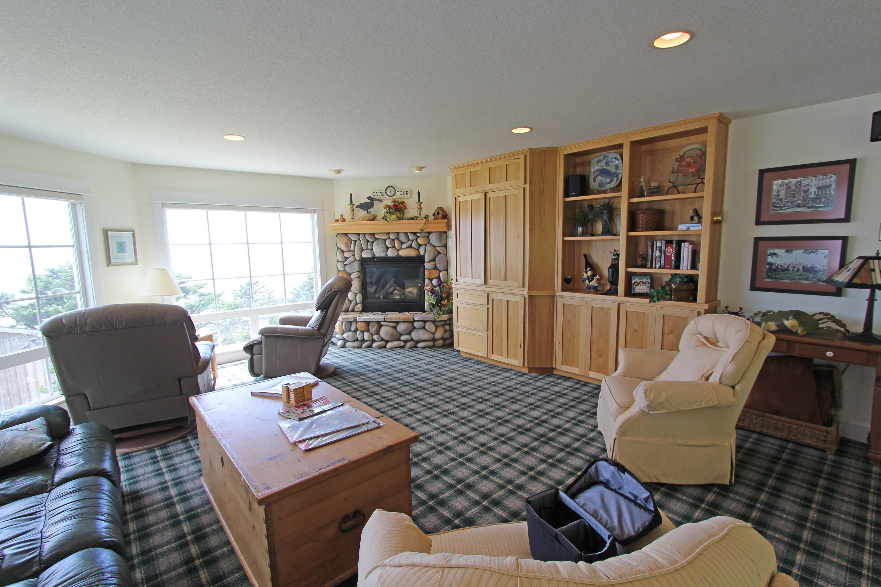 1815 Maxwell Mountain Road Oceanside, OR 97134 - Photo 11 of 26 living room