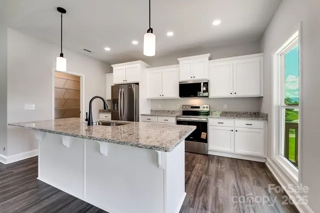 $499,500 | 381 Scenic Rdg Circle, Franklin, NC 28734