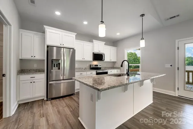 $499,500 | 381 Scenic Rdg Circle, Franklin, NC 28734