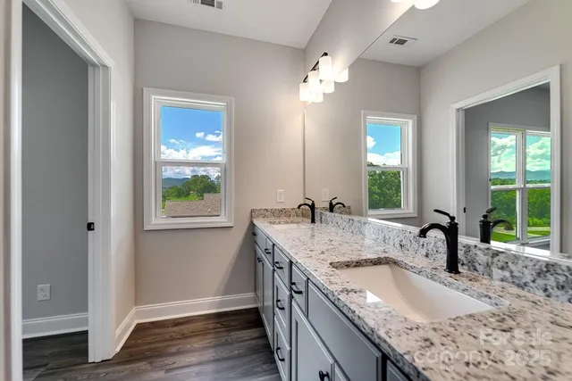 $499,500 | 381 Scenic Rdg Circle, Franklin, NC 28734