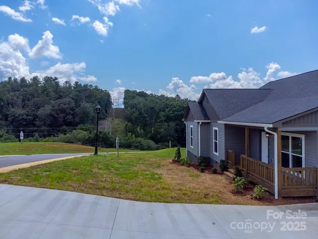 $499,500 | 381 Scenic Rdg Circle, Franklin, NC 28734