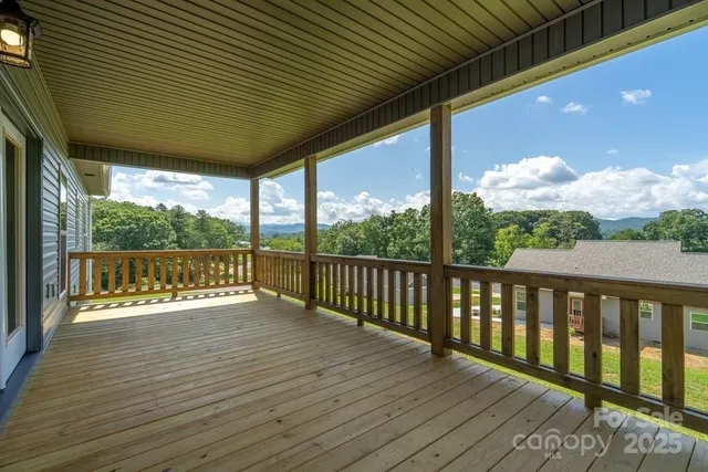 $499,500 | 381 Scenic Rdg Circle, Franklin, NC 28734